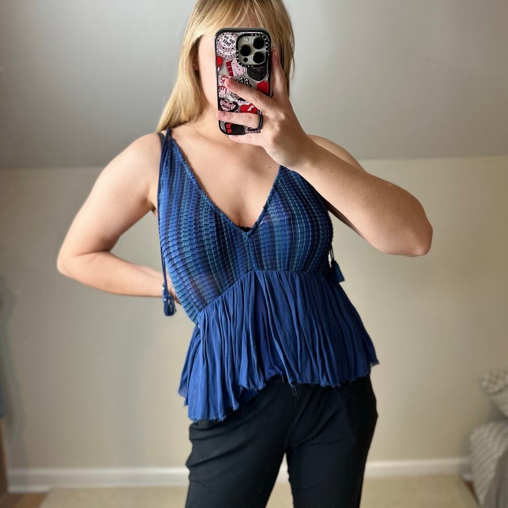 Akemi+ Kin: Blue Tones Pleated Sleeveless Blouse
